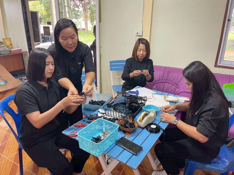 3. กิจกรรม สกร.จิตอาสาร่วมทำริบบิ้น