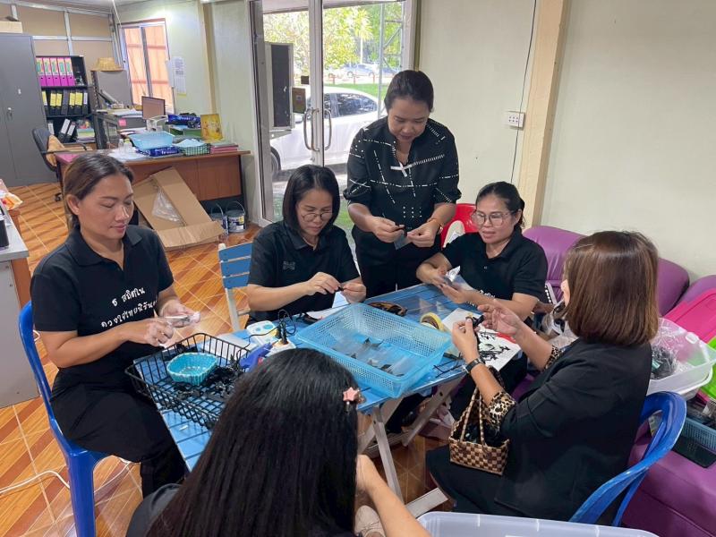 9. กิจกรรม สกร.จิตอาสาร่วมทำริบบิ้น