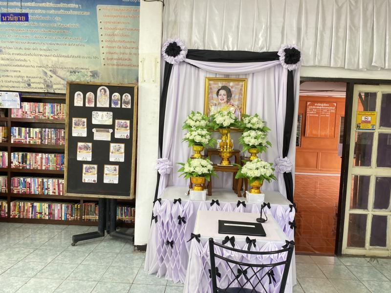 3. จัดกิจกรรมจิตอาสา สอนทำริบบิ้นดำ“ถวายความอาลัย