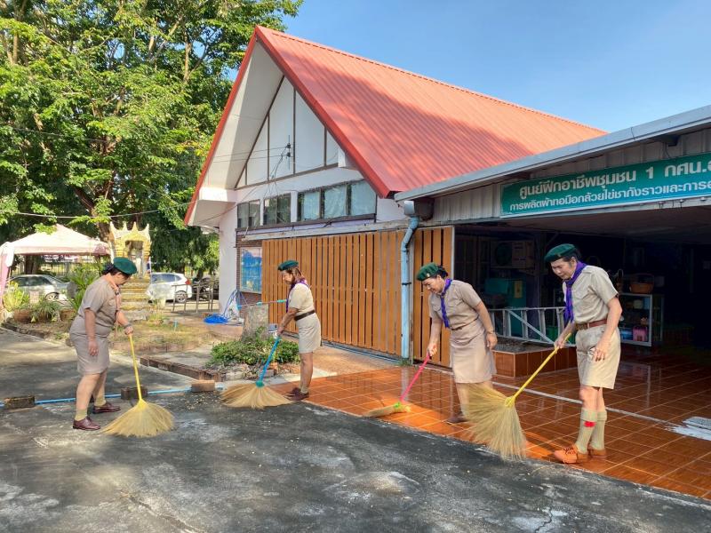 2. กิจกรรมเคารพธงชาติ  สวดมนต์ ไหว้พระ และกิจกรรมบำเพ็ญประโยชน์  เนื่องในวันคล้ายวันสวรรคต พระบาทสมเด็จพระมงกุฎเกล้าเจ้าอยู่หัว รัชกาลที่ 6