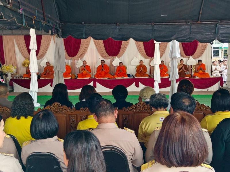 8. เข้าร่วมพิธีมอบสิ่งของ (ถุงยังชีพ) ตามโครงการ “น้ำพระทัยพระราชทาน”