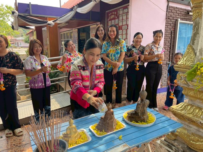 2. สรงน้ำพระประจำศูนย์ส่งเสริมการเรียนรู้ระดับอำเภอขาณุวรลักษบุรีและเข้าร่วมกิจกรรมเทศกาลสงกรานต์ อำเภอขาณุวรลักษบุรี ประจำปี พ.ศ. 2569