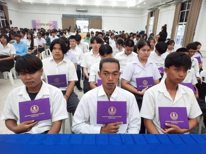 15. จัดกิจกรรมมอบประกาศนียบัตรแก่นักศึกษาที่สำเร็จการศึกษา