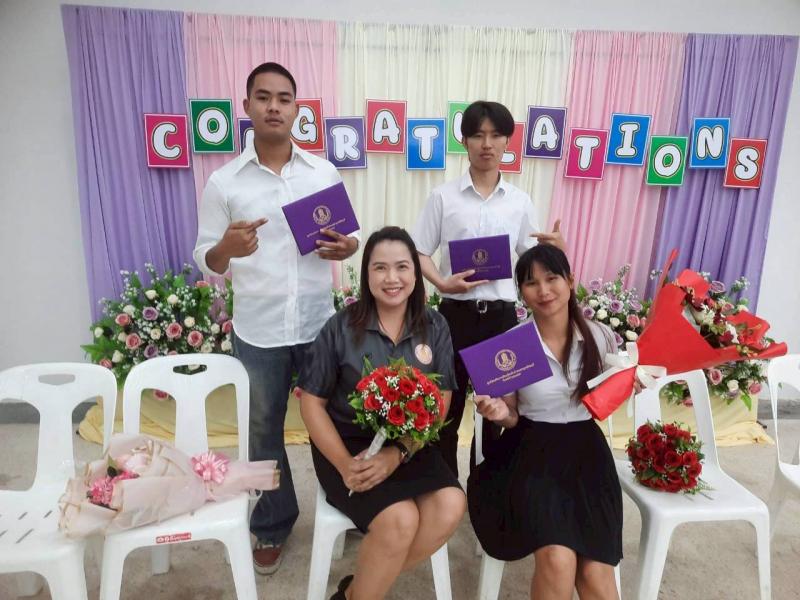 16. จัดกิจกรรมมอบประกาศนียบัตรแก่นักศึกษาที่สำเร็จการศึกษา