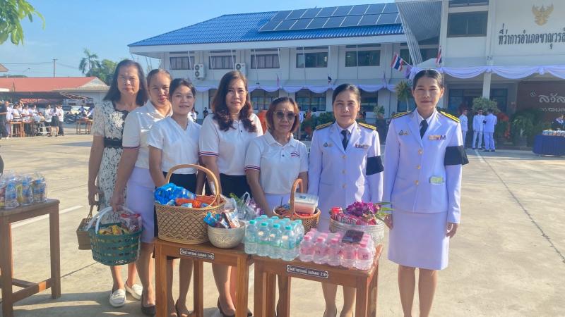 6. เข้าร่วมพิธีเจริญพระพุทธมนต์และทำบุญตักบาตรถวายพระราชกุศล และร่วมพิธีถวายราชสักการะ วางพานพุ่ม และพิธีจุดเทียนถวายพระพรชัยมงคล เนื่องในโอกาสพระราชพิธีมหามงคลเฉลิมพระชนมพรรษา 4 รอบ