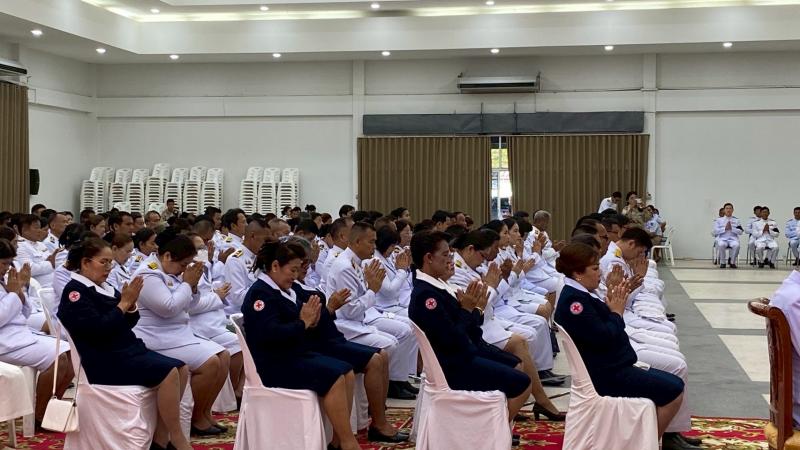 9. เข้าร่วมพิธีเจริญพระพุทธมนต์และทำบุญตักบาตรถวายพระราชกุศล และร่วมพิธีถวายราชสักการะ วางพานพุ่ม และพิธีจุดเทียนถวายพระพรชัยมงคล เนื่องในโอกาสพระราชพิธีมหามงคลเฉลิมพระชนมพรรษา 4 รอบ