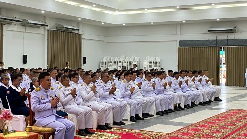10. เข้าร่วมพิธีเจริญพระพุทธมนต์และทำบุญตักบาตรถวายพระราชกุศล และร่วมพิธีถวายราชสักการะ วางพานพุ่ม และพิธีจุดเทียนถวายพระพรชัยมงคล เนื่องในโอกาสพระราชพิธีมหามงคลเฉลิมพระชนมพรรษา 4 รอบ