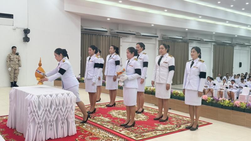 18. เข้าร่วมพิธีเจริญพระพุทธมนต์และทำบุญตักบาตรถวายพระราชกุศล และร่วมพิธีถวายราชสักการะ วางพานพุ่ม และพิธีจุดเทียนถวายพระพรชัยมงคล เนื่องในโอกาสพระราชพิธีมหามงคลเฉลิมพระชนมพรรษา 4 รอบ