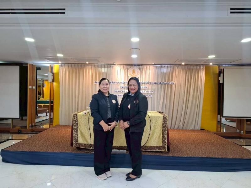10. เข้าร่วมประชุมเชิงปฏิบัติการจัดทำเอกสารประกอบหลักสูตรการเรียนรู้เพื่อพัฒนาตนเองเองด้านอาชีพ