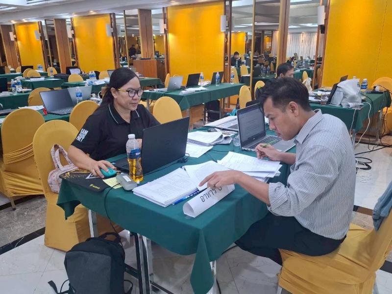 2. เข้าร่วมประชุมเชิงปฏิบัติการจัดทำเอกสารประกอบหลักสูตรการเรียนรู้เพื่อพัฒนาตนเองเองด้านอาชีพ