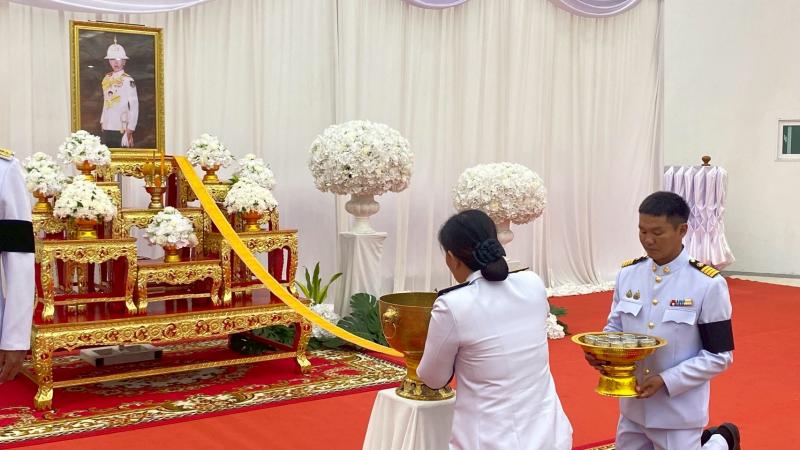 3. เข้าร่วมพิธีถวายน้ำสรงพระศพ เบื้องหน้าพระรูป สมเด็จพระเจ้าลูกเธอ เจ้าฟ้าพัชรกิติยาภา นเรนทิราเทพยวดี กรมหลวงราชสาริณีสิริพัชรมหาวัชรราชธิดา