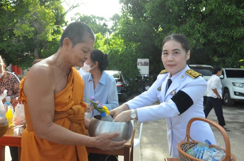 7.  เข้าร่วมพิธีเจริญพระพุทธมนต์ และทำบุญตักบาตรถวายพระกุศล  เนื่องในโอกาสฉลองพระชนมายุ 99 พรรษา