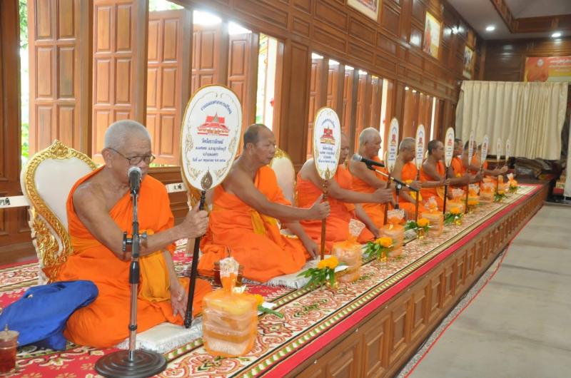 8.  เข้าร่วมพิธีเจริญพระพุทธมนต์ และทำบุญตักบาตรถวายพระกุศล  เนื่องในโอกาสฉลองพระชนมายุ 99 พรรษา