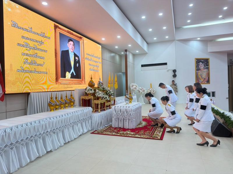 6. เข้าร่วมพิธีถวายเครื่องราชสักการะ วางพานพุ่ม และพิธีจุดเทียนถวายพระพรชัยมงคล เนื่องใน โอกาสวันเฉลิมพระชนมพรรษา พระบาทสมเด็จพระเจ้าอยู่หัว