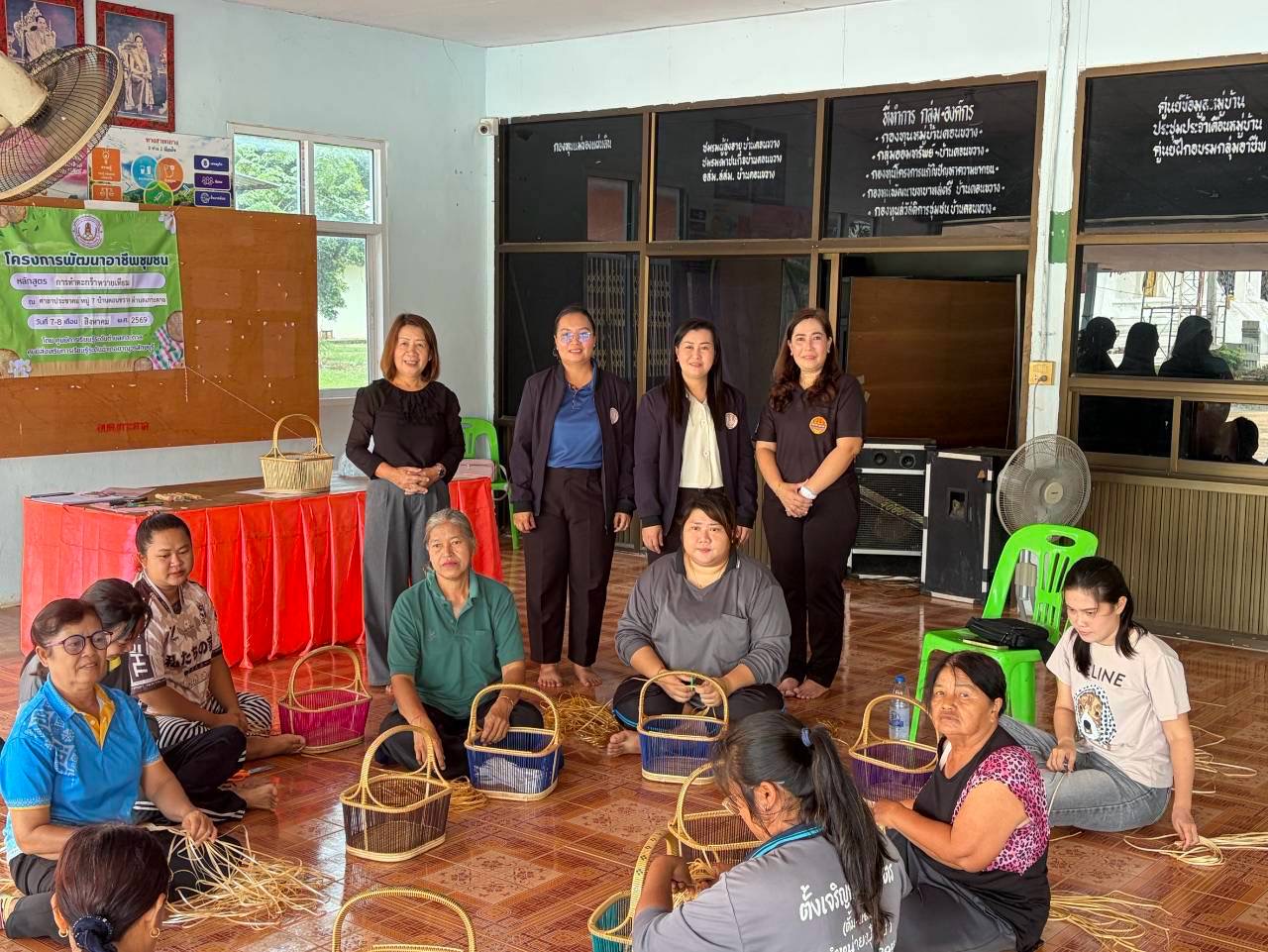 ได้รับการนิเทศจากสำนักงานส่งเสริมการเรียนรู้ประจำจังหวัดกำแพงเพชร เพื่อติดตามผลการดำเนินงาน และให้กำลังใจศูนย์ฝึกอาชีพชุมชน