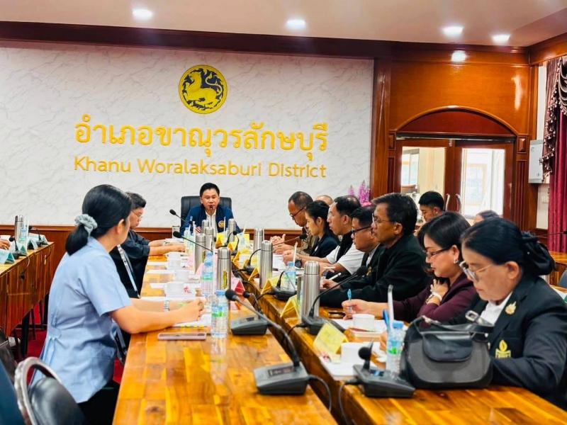 3. เข้าร่วมการประชุมกำหนดแนวทาง และมาตรการบูรณาการเพื่อเสริมสร้างความปลอดภัยในสถานศึกษาอำเภอขาณวรลักษบุรี 