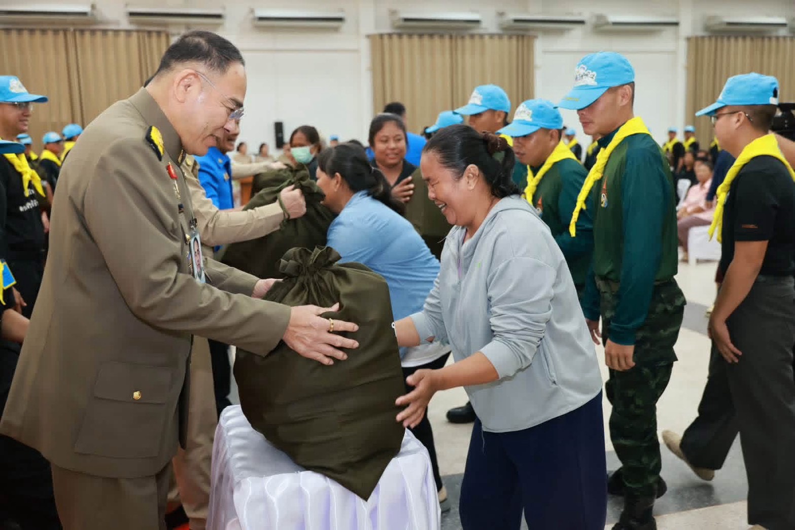 เข้าร่วมพิธีเชิญสิ่งของพระราชทาน มูลนิธิราชประชานุเคราะห์ ในพระบรมราชูปถัมภ์ มอบแก่ประชาชนผู้ประสบอุทกภัย