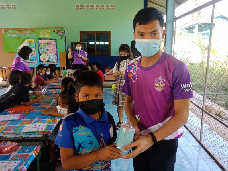 2. ศ.ค.ส.ส่งความสุขให้น้องโรงเรียนตากฟ้าพัฒนา 2. ศ.ค.ส.ส่งความสุขให้น้องโรงเรียนตากฟ้าพัฒนา