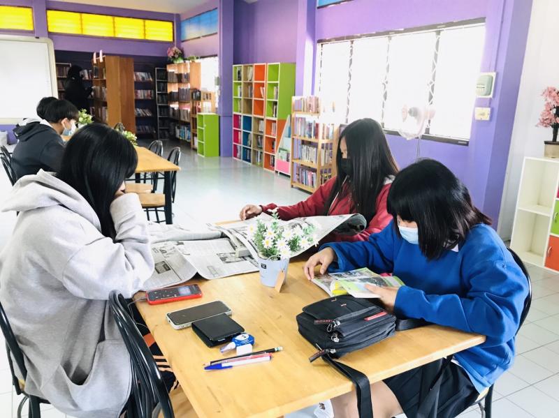 2. ส่งเสริมการอ่านระหว่างเข้าห้องสอบ 2. ส่งเสริมการอ่านระหว่างเข้าห้องสอบ