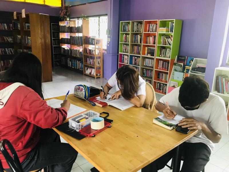2. กิจกรรมส่งเสริมการอ่านภายในห้องสมุดประชาชนอำเภอปางศิลาทอง
