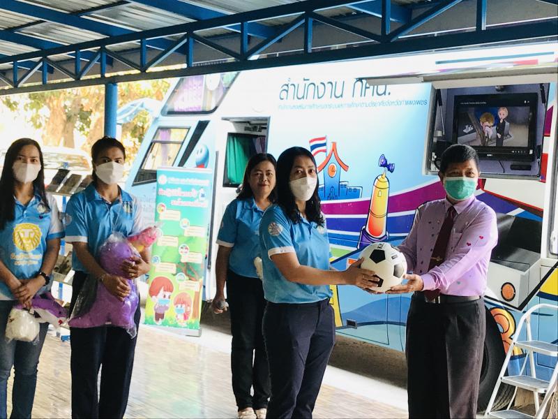 15. รถโมบายเคลื่อนที่โรงเรียนบ้านไพรสวรรค์ 15. รถโมบายเคลื่อนที่โรงเรียนบ้านไพรสวรรค์