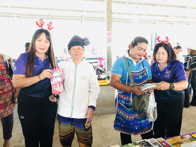 8. โครงการห้องสมุดเคลื่อนที่สำหรับชาวตลาด 8. โครงการห้องสมุดเคลื่อนที่สำหรับชาวตลาด