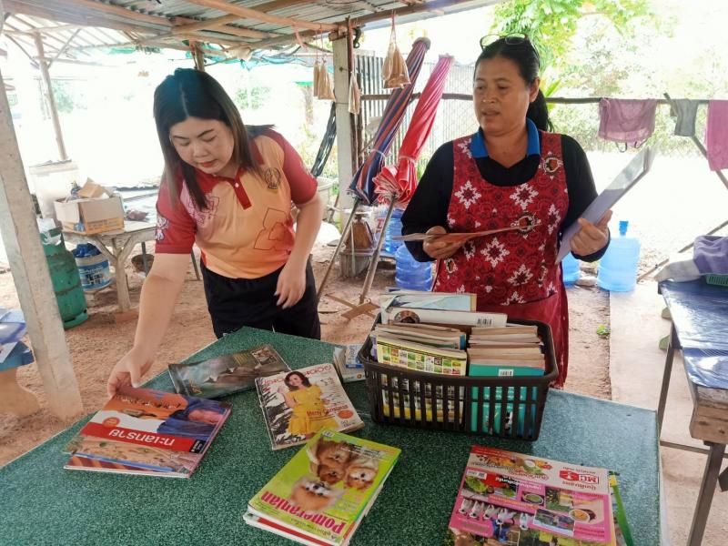 2. ส่งมอบหนังสือให้กับบ้านหนังสือชุมชนตำบลหินดาต 2. ส่งมอบหนังสือให้กับบ้านหนังสือชุมชนตำบลหินดาต