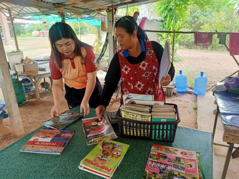 3. ส่งมอบหนังสือให้กับบ้านหนังสือชุมชนตำบลหินดาต 3. ส่งมอบหนังสือให้กับบ้านหนังสือชุมชนตำบลหินดาต