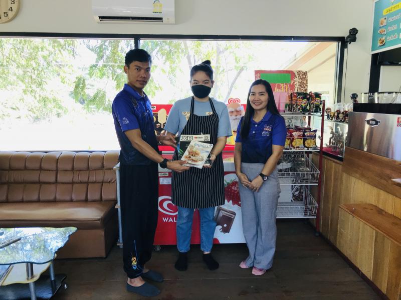 3. ลงพื้นที่หมุดเวียนหนังสือให้กับบ้านหนังสือชุมชน(กลุ่มเริงกะพง) 3. ลงพื้นที่หมุดเวียนหนังสือให้กับบ้านหนังสือชุมชน(กลุ่มเริงกะพง)