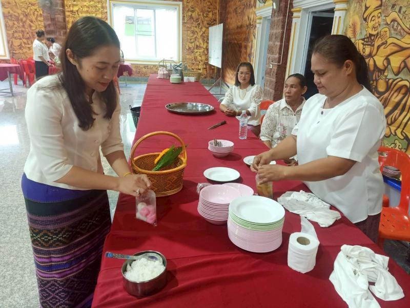 3. หิ้วตะกร้าแต่งผ้าไทยไปวัด2568