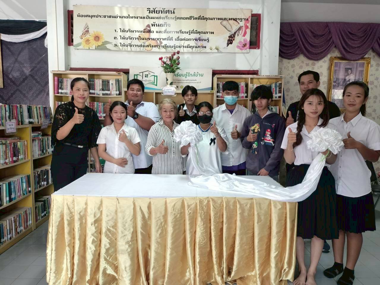 กิจกรรมสอนจับผ้าประดับโต๊ะ