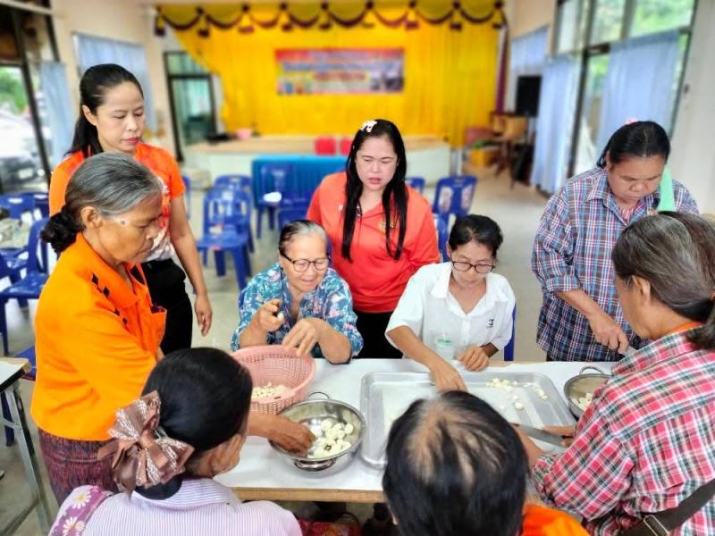 2. กิจกรรมส่งเสริมการอ่าน เสริมสร้างสุขภาพผู้สูงอายุ