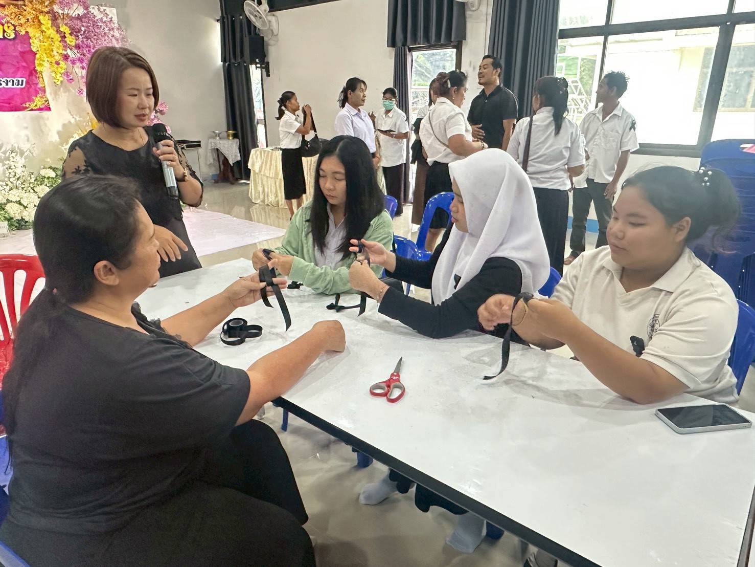 โครงการส่งเสริมการอ่านด้วยการทำริบบิ้นไว้อาลัย 