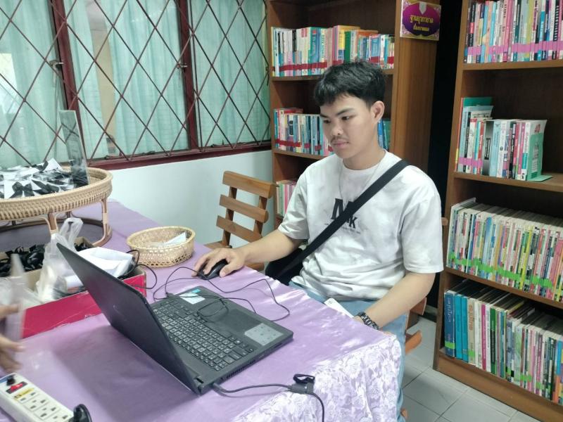 2. ใช้บริการห้องสมุด