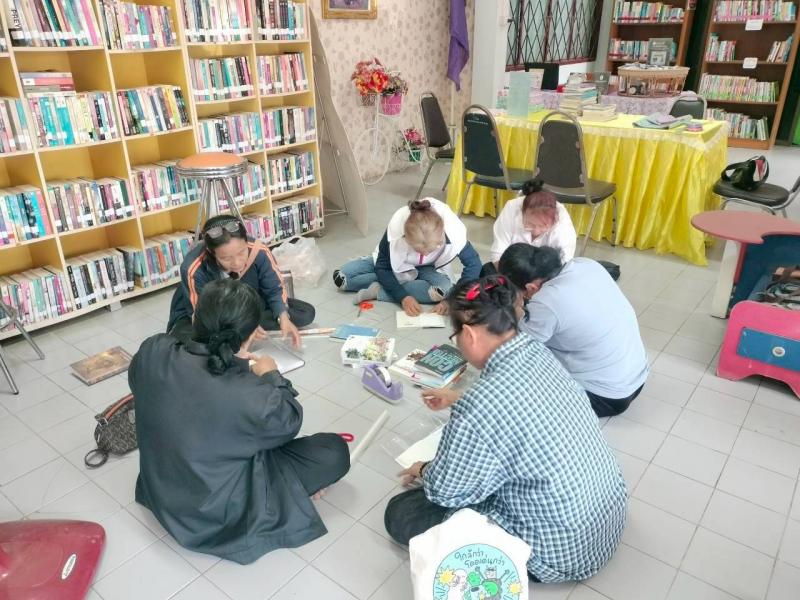 3. กิจกรรมซ่อมหนังสือที่ชำรุดภายในห้องสมุด