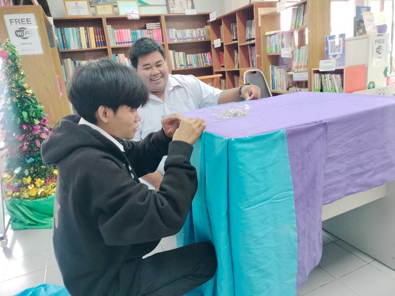 กิจกรรมสอนจับผ้าประดับโต๊ะ