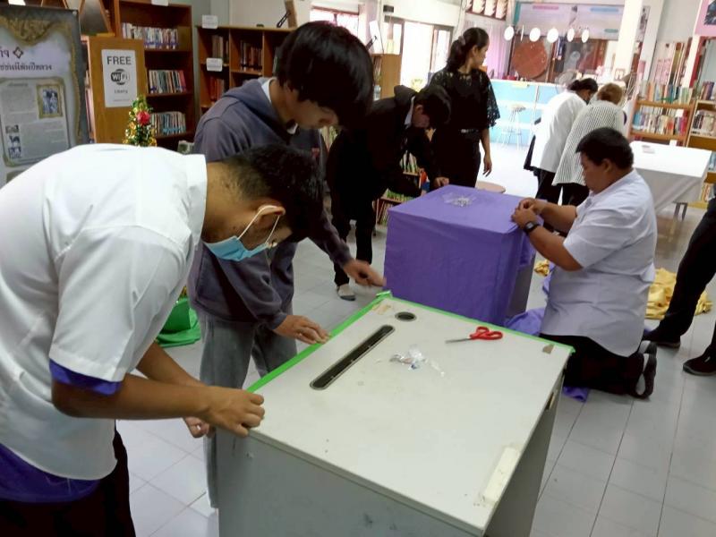 2. กิจกรรมสอนจับผ้าประดับโต๊ะ