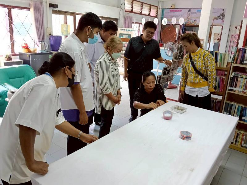 3. กิจกรรมสอนจับผ้าประดับโต๊ะ