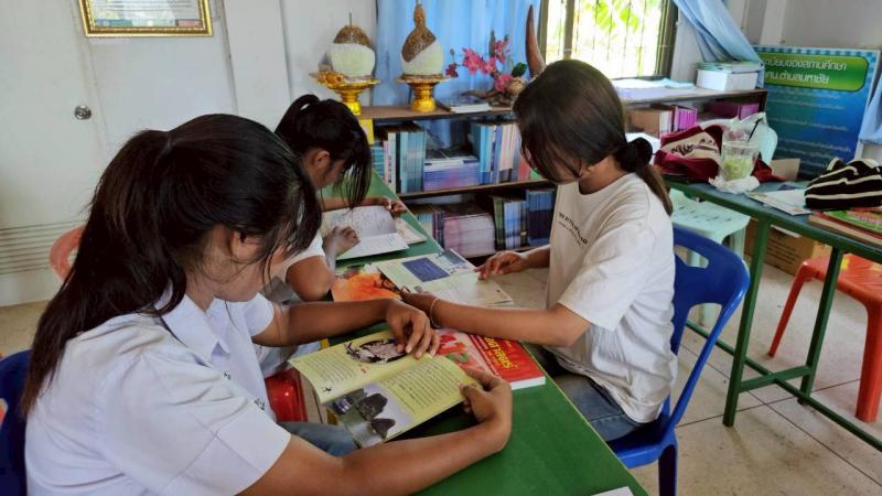 2. มุมหนังสือหมู่บ้าน ศกร.ระดับตำบลมหาชัย