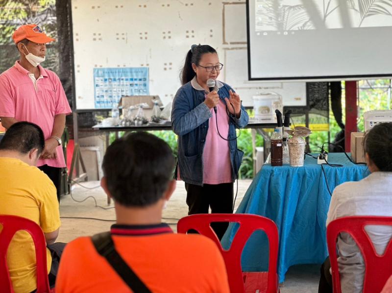 2. โครงการอบรมสร้างความมั่นคงด้านอาชีพและรายได้ ตามหลักปรัชญาของเศรษฐกิจพอเพียง