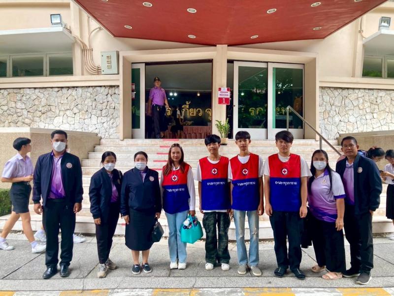 5. รับโล่รางวัลส่งเสริมมาตรฐานชมรมอาสายุวกาชาดและเข้าร่วมงาน Spirt of success 
