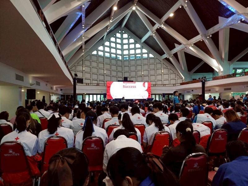 1. รับโล่รางวัลส่งเสริมมาตรฐานชมราอาสายุวกาชาดและเข้าร่วมงาน Spirt  of Success