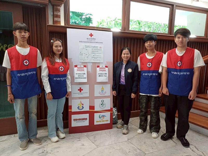 3. รับโล่รางวัลส่งเสริมมาตรฐานชมราอาสายุวกาชาดและเข้าร่วมงาน Spirt  of Success
