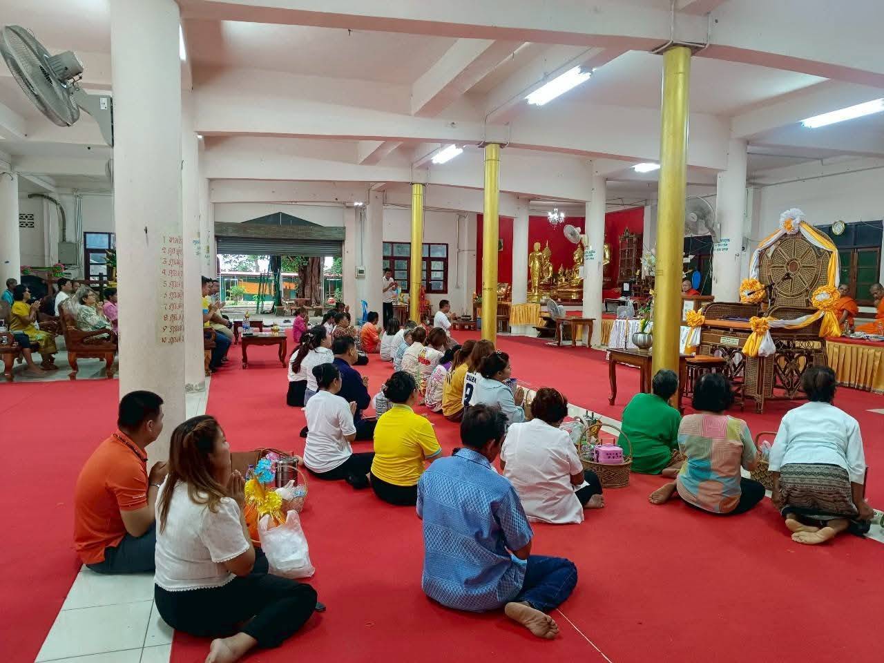 ทำบุญตักบาตรในวันธรรมสวนะ อำเภอไทรงาม