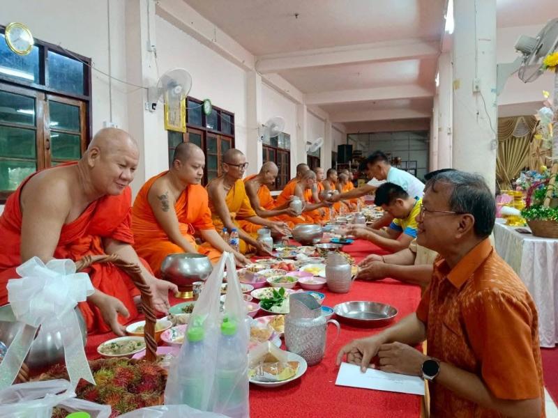 2. ทำบุญตักบาตรในวันธรรมสวนะ อำเภอไทรงาม วันที่ 18 กรกฎาคม 2568