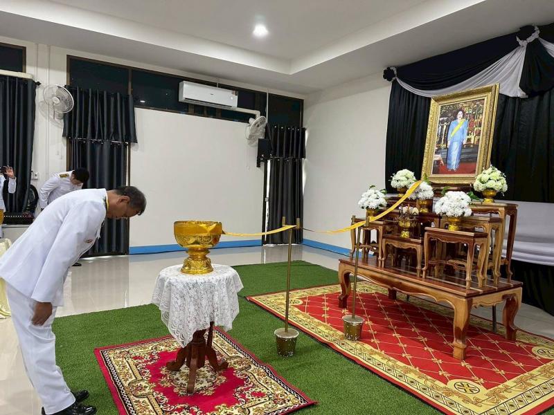 3. ร่วมมสรงน้ำพระบรมศพสมเด็จพระนาเจ้าสิริกิติ์