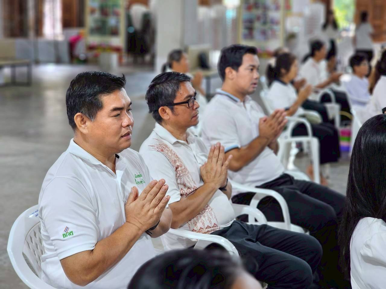 พาทำบุญในวันธรรมสวนะ 