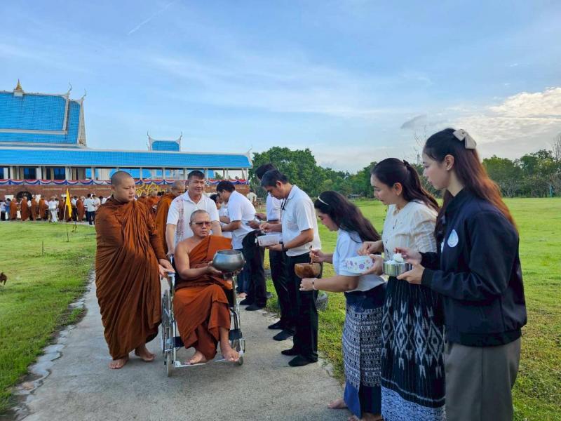 7. พาทำบุญในวันธรรมสวนะ 