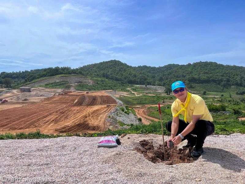 9. เฉลิมพระเกียรติพระบาทสมเด็จพระเจ้าอยู่หัว