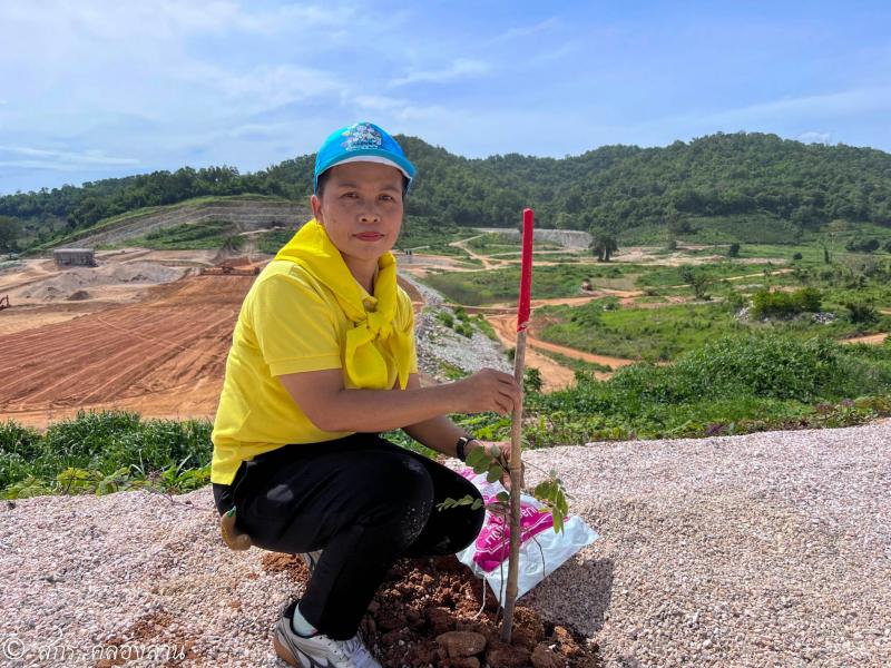 12. เฉลิมพระเกียรติพระบาทสมเด็จพระเจ้าอยู่หัว